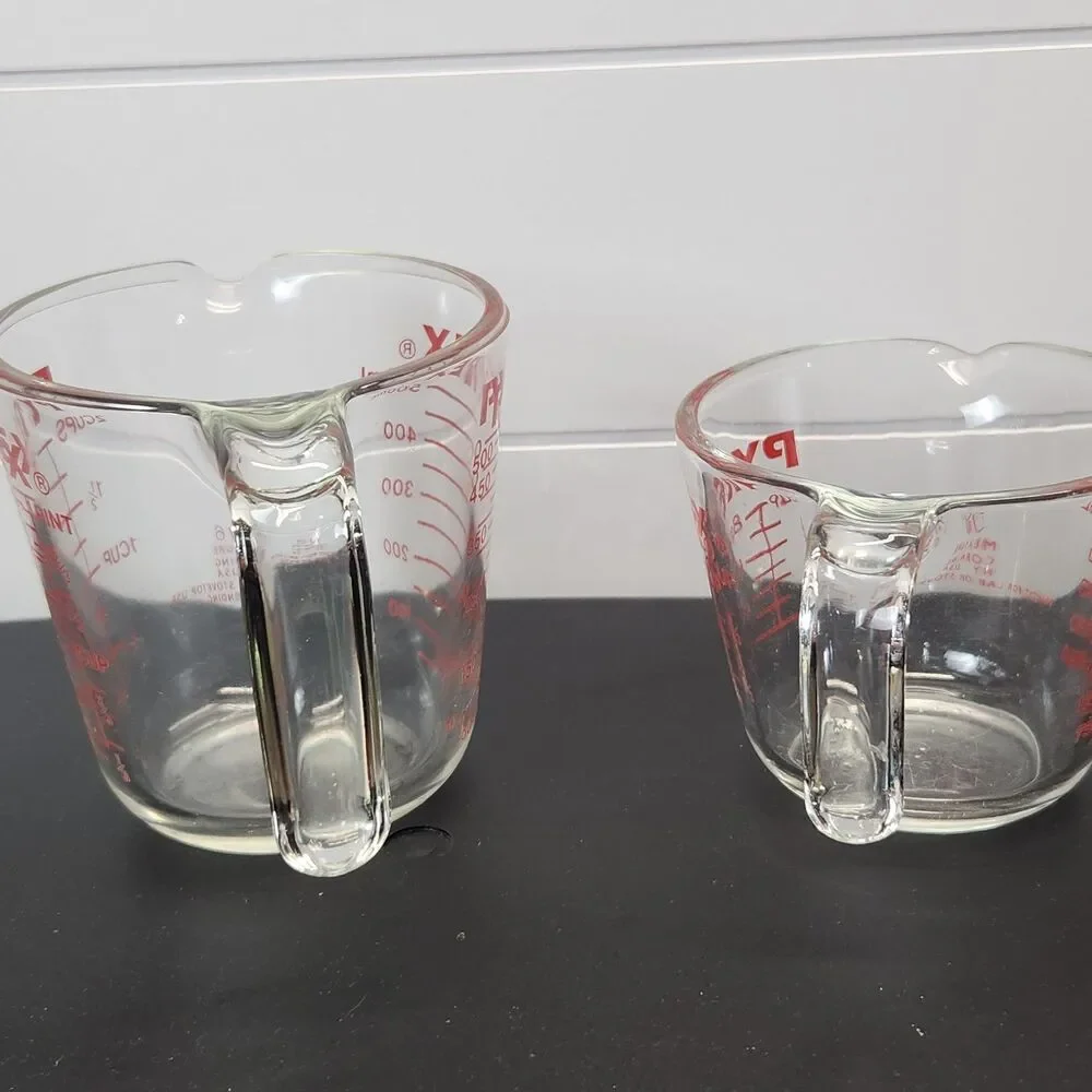 Set of 2 Vtg Pyrex Glass Measuring Cups 2 & 1 Cup Red Letter Corning USA 516 508